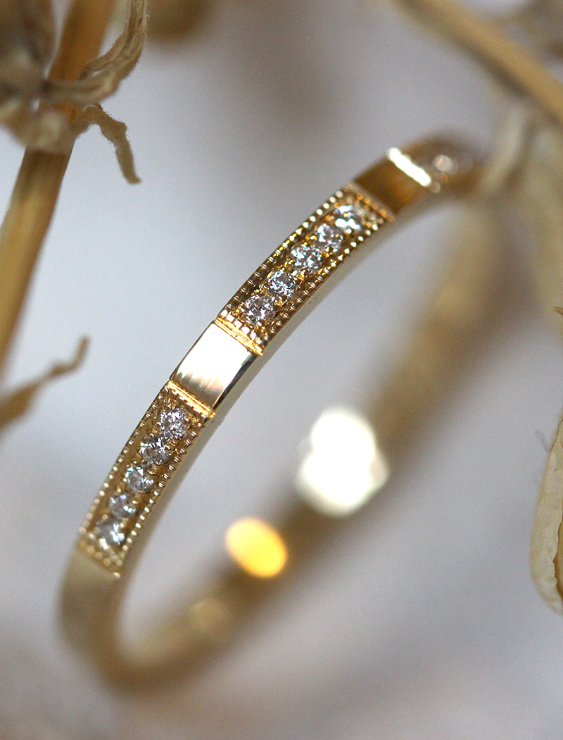 diamond and gold wedding ring